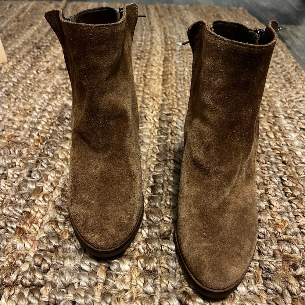 Dolce Vita “Stunna” ankle booties